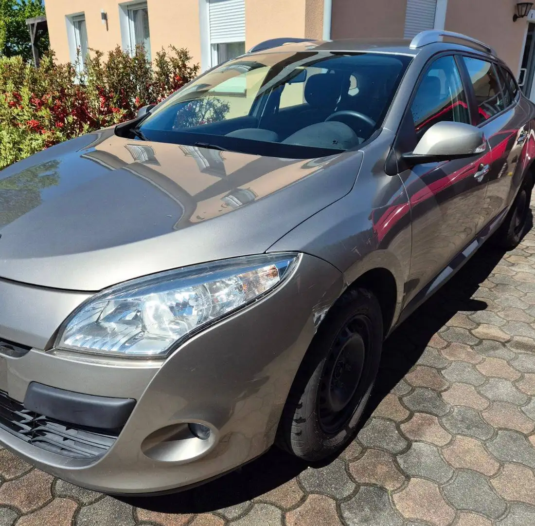Renault Megane Mégane Grandtour Authentique 1,6 16V Authentique Braun - 2