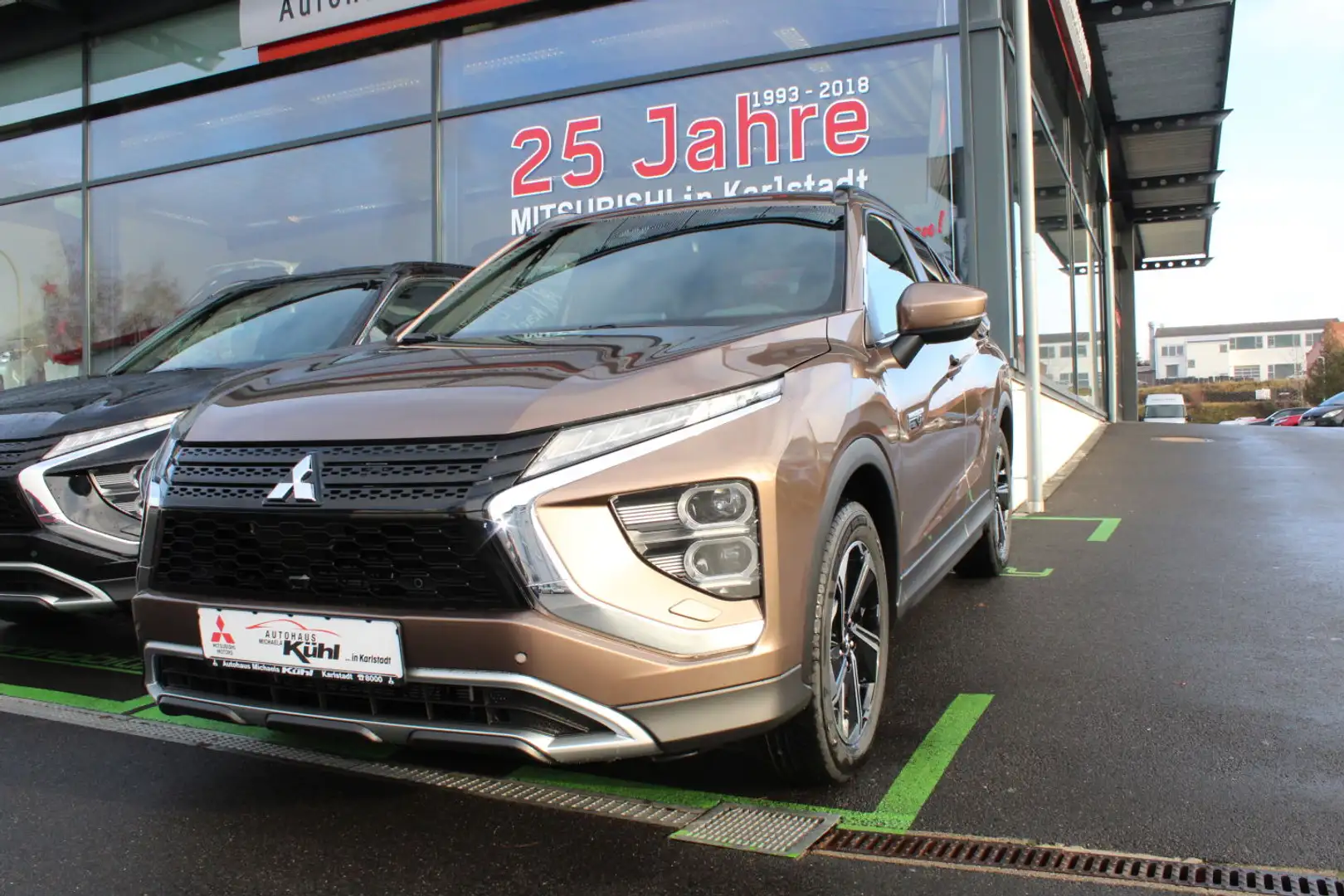 Mitsubishi Eclipse Cross PHEV PLUS 4WD,Standhzg/Standklima Brun - 1
