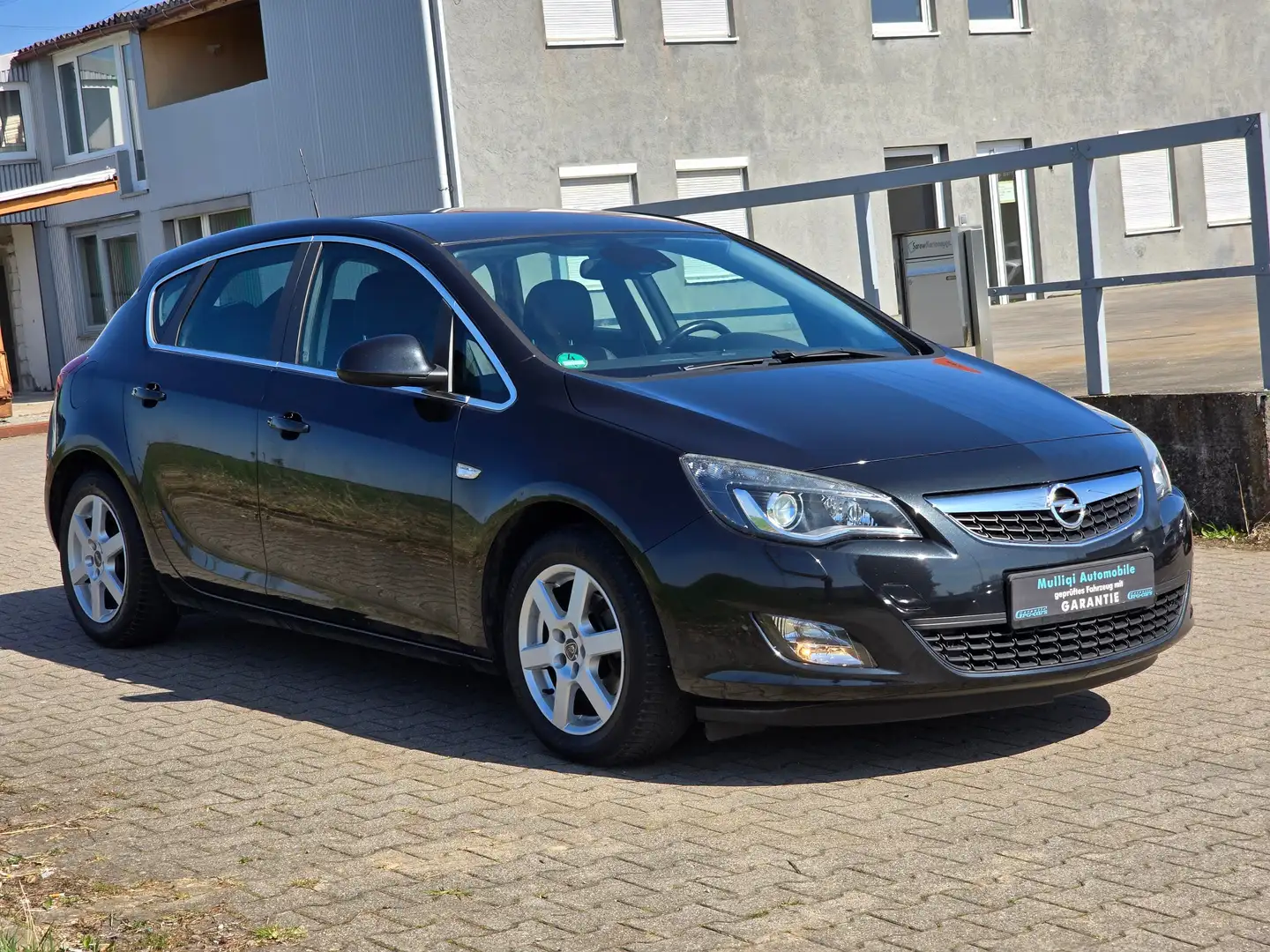 Opel Astra Innovation Zwart - 1