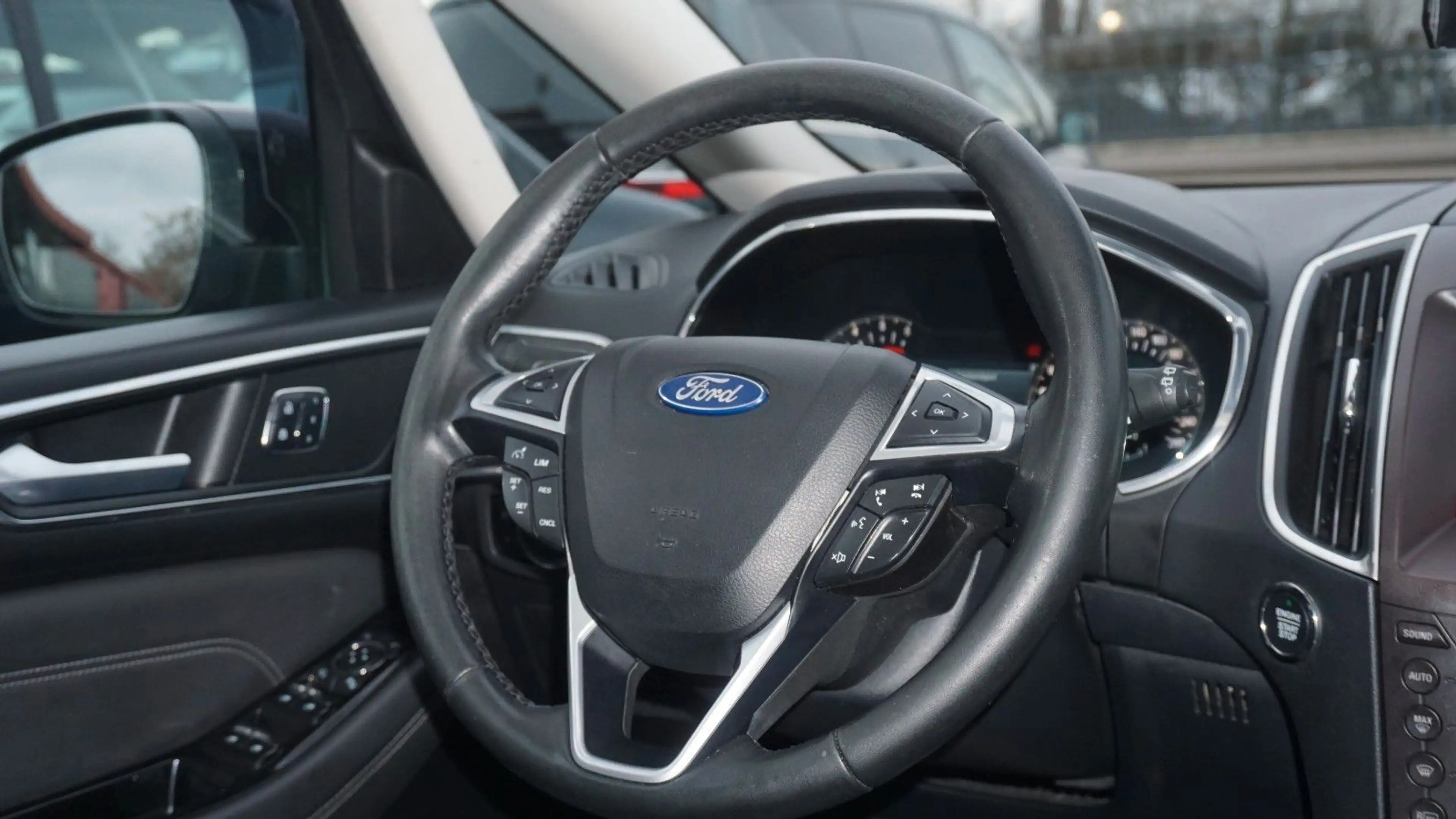 Ford S-Max Titanium 360°*NAVI*SBL*LED*LEDER*KEYLESS!! — photo 15