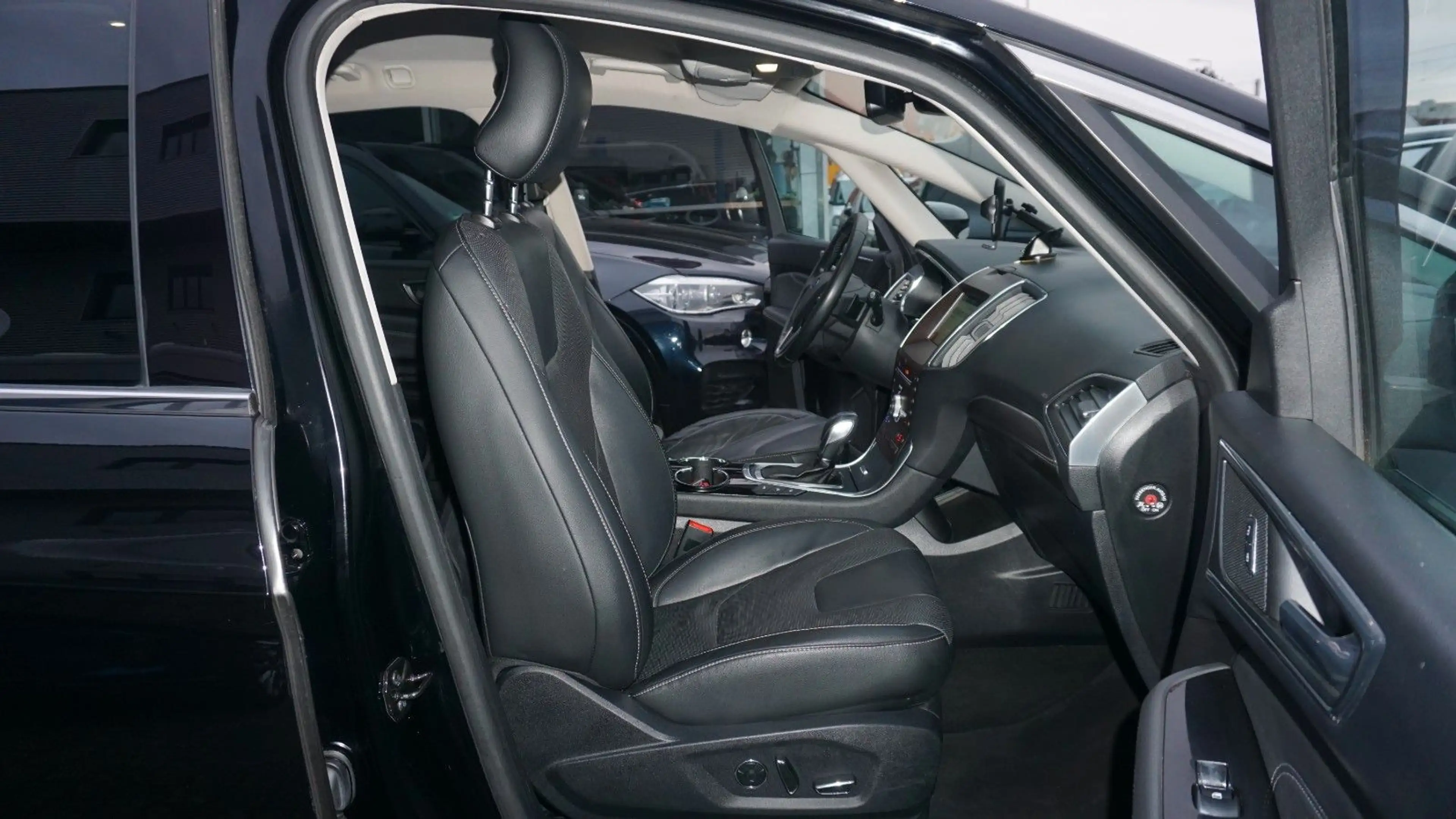 Ford S-Max Titanium 360°*NAVI*SBL*LED*LEDER*KEYLESS!! — photo 9
