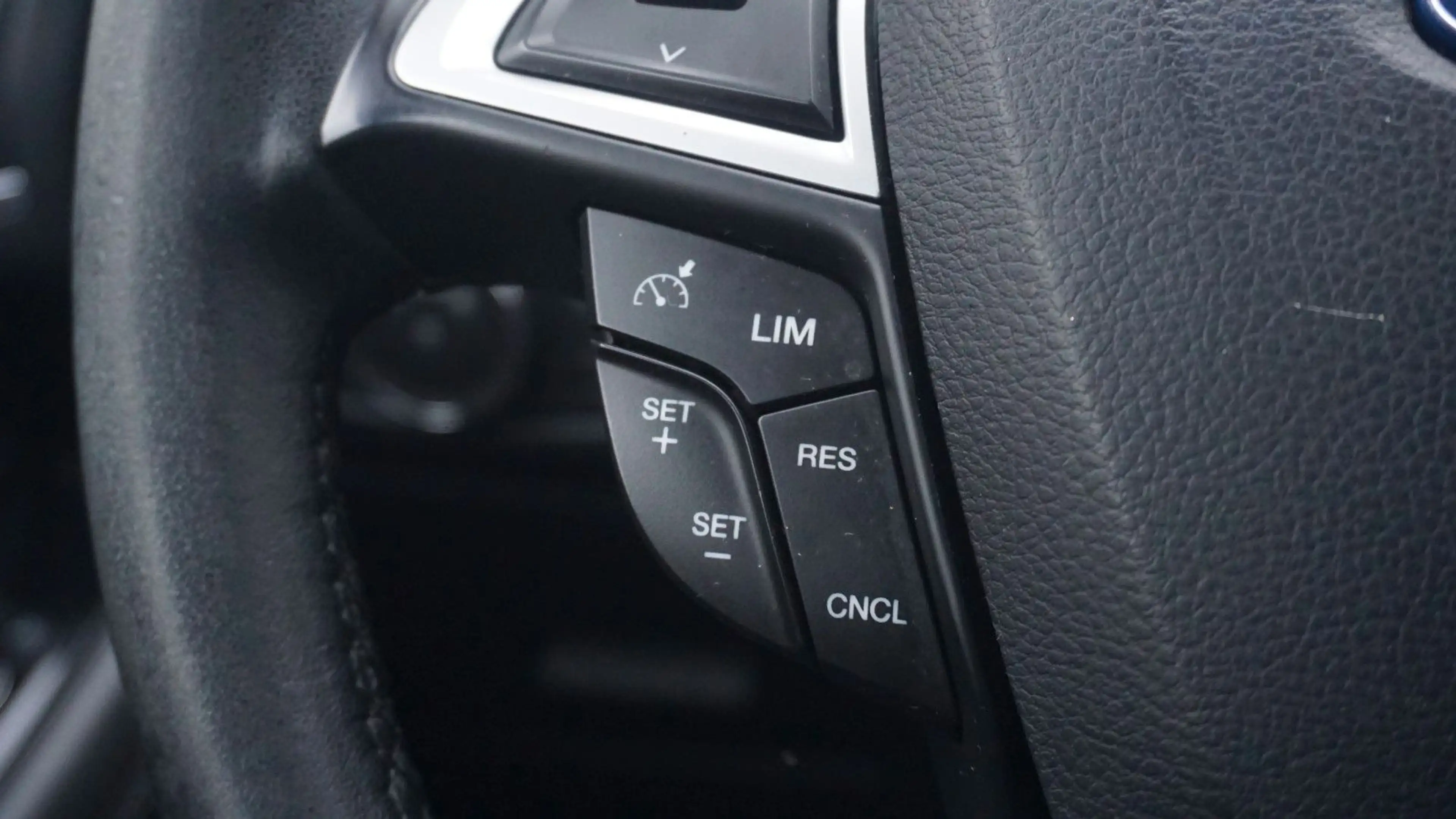 Ford S-Max Titanium 360°*NAVI*SBL*LED*LEDER*KEYLESS!! — photo 17