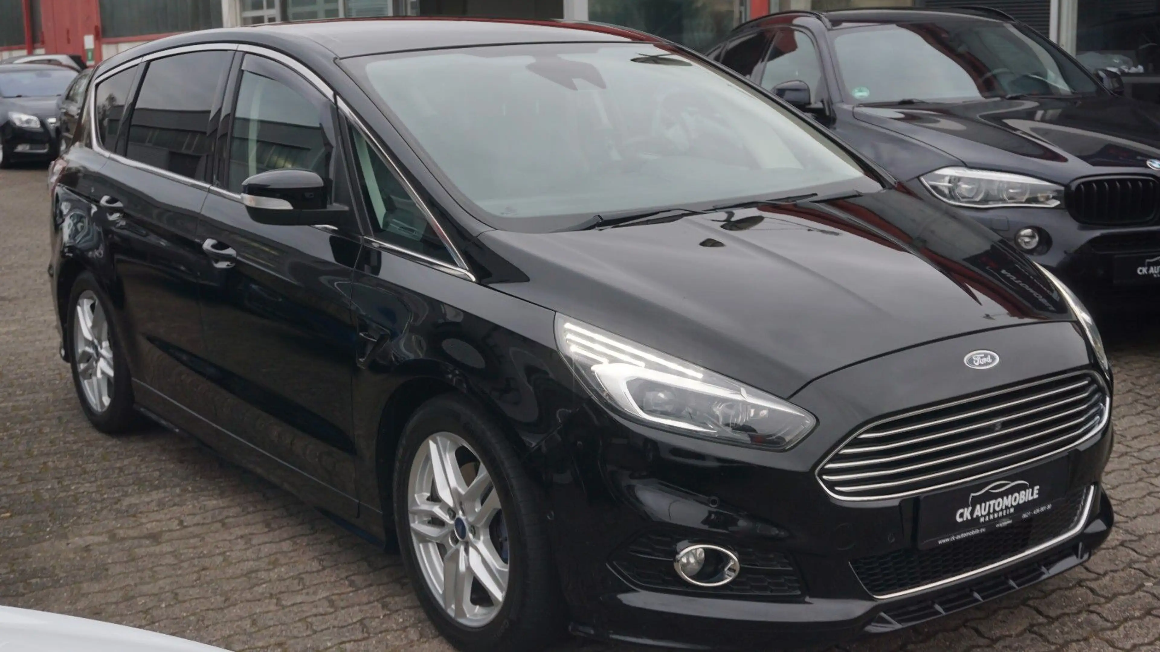 Ford S-Max Titanium 360°*NAVI*SBL*LED*LEDER*KEYLESS!! — photo 3