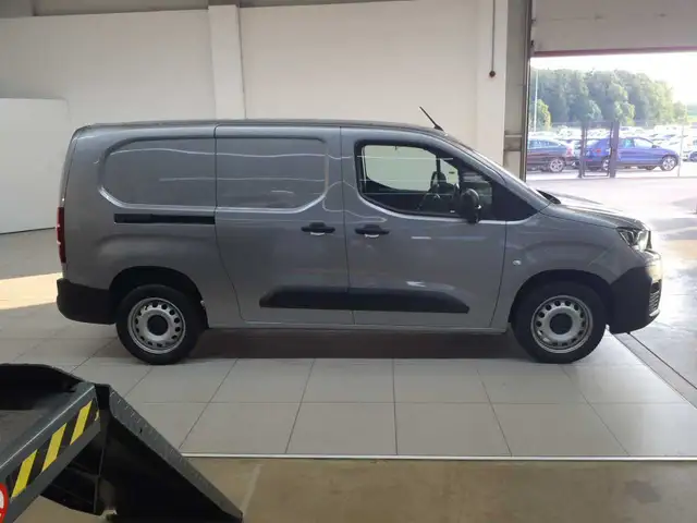Peugeot Partner view 3