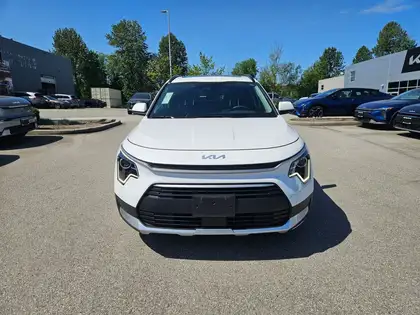 White 2025 Kia Niro SUV / Crossover 6-Speed Automatic