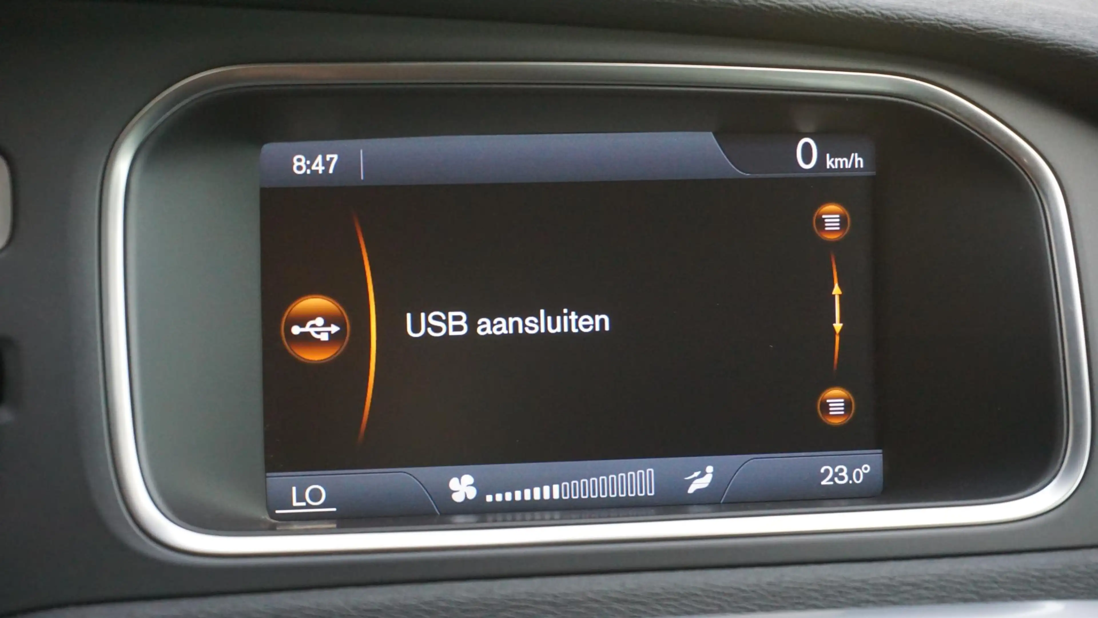 Volvo V40 1.6 T3 150pk Momentum Navi Virtual Cockpit 16inch — photo 15