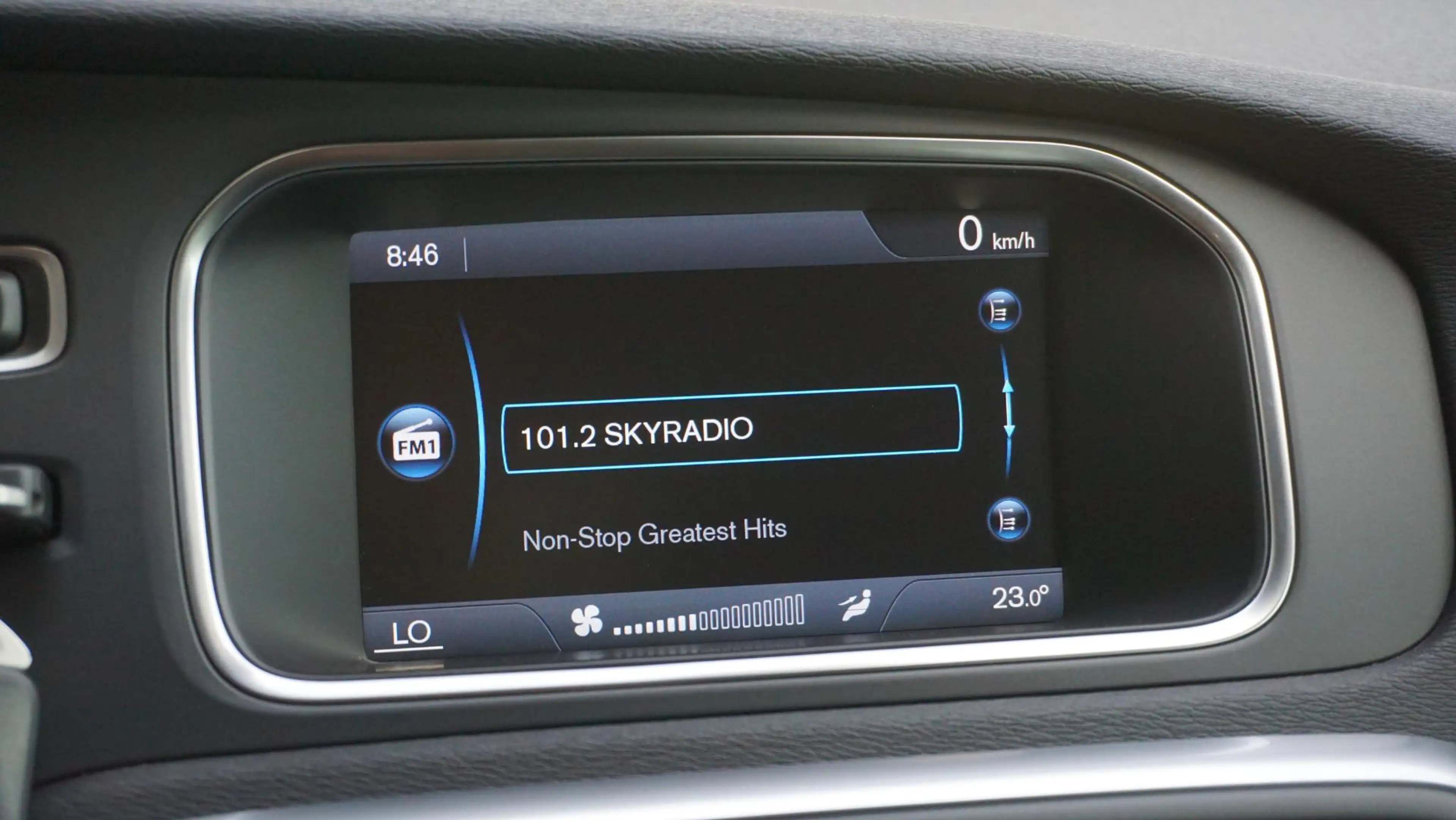 Volvo V40 1.6 T3 150pk Momentum Navi Virtual Cockpit 16inch — photo 13