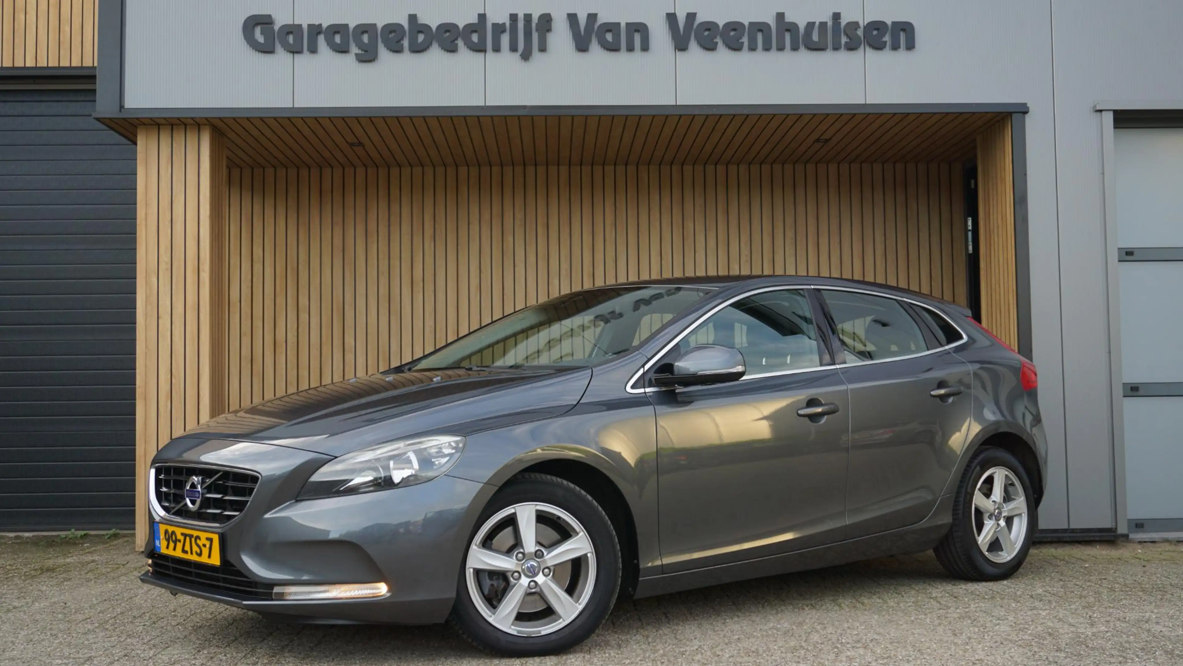 Volvo V40 1.6 T3 150pk Momentum Navi Virtual Cockpit 16inch