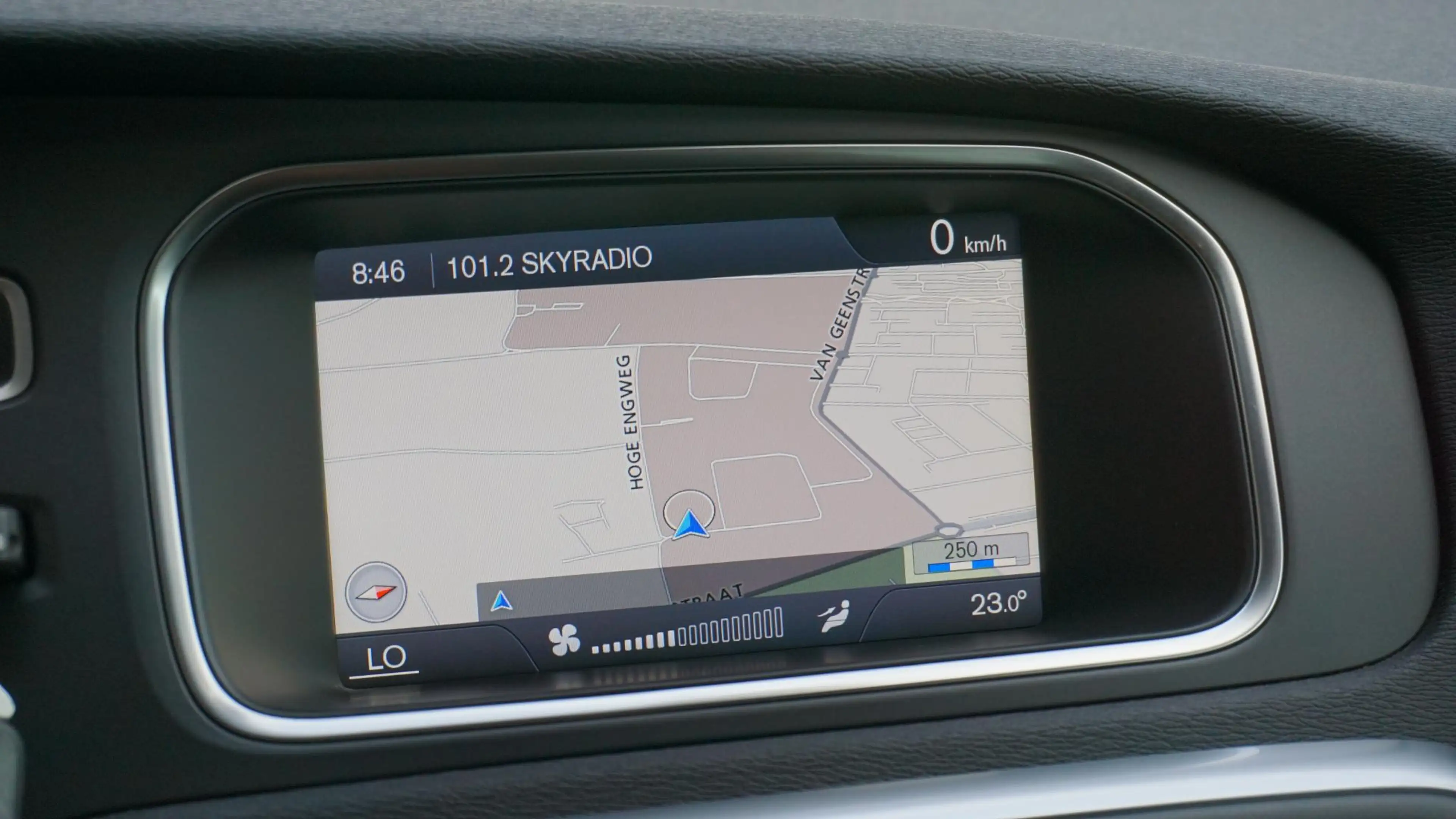 Volvo V40 1.6 T3 150pk Momentum Navi Virtual Cockpit 16inch — photo 11