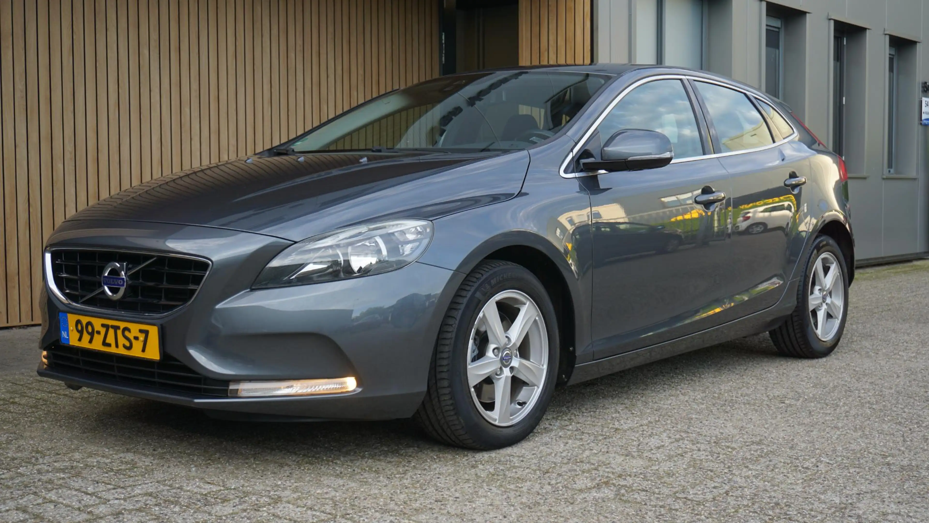 Volvo V40 1.6 T3 150pk Momentum Navi Virtual Cockpit 16inch — photo 4