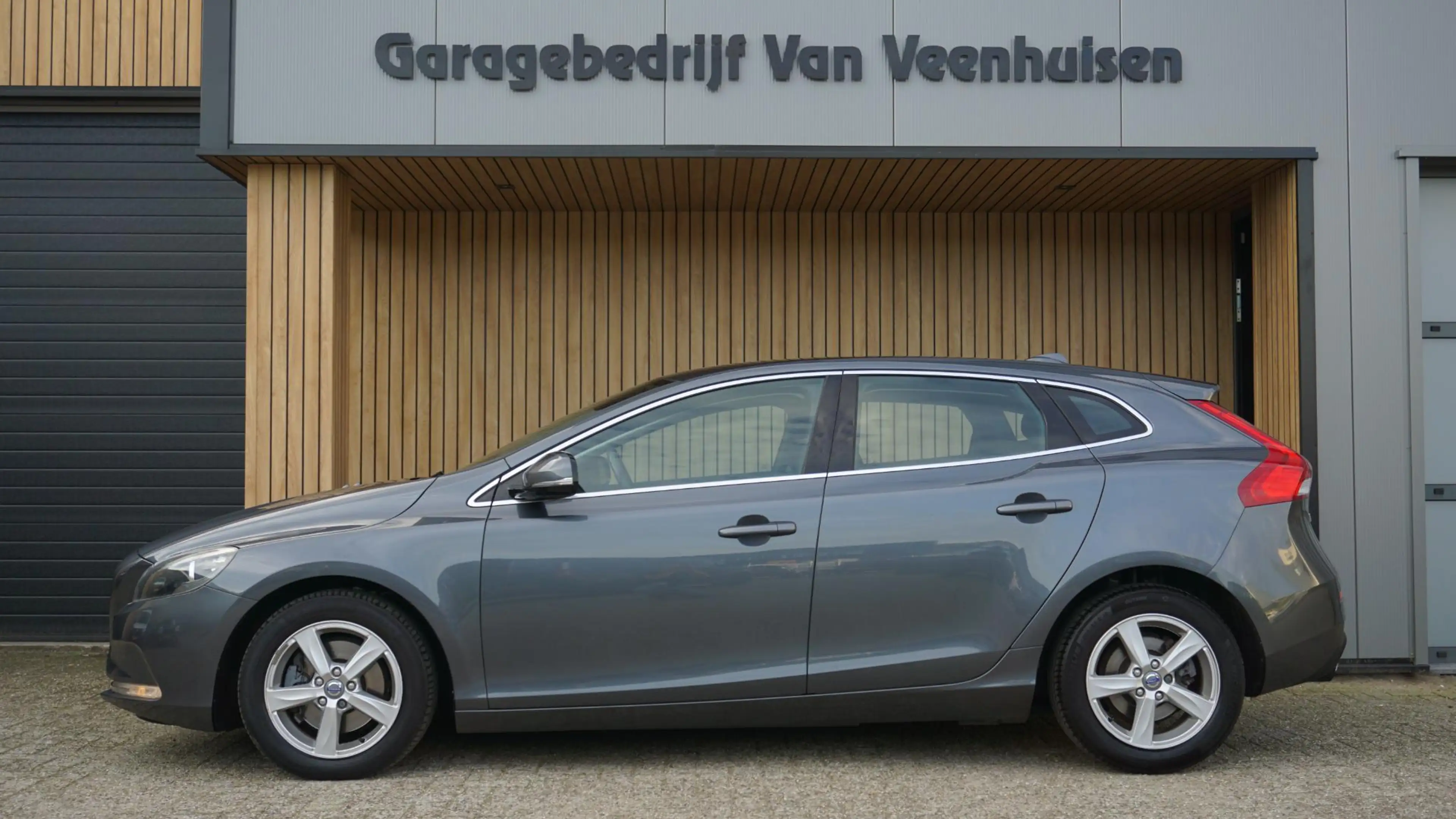 Volvo V40 1.6 T3 150pk Momentum Navi Virtual Cockpit 16inch — photo 2
