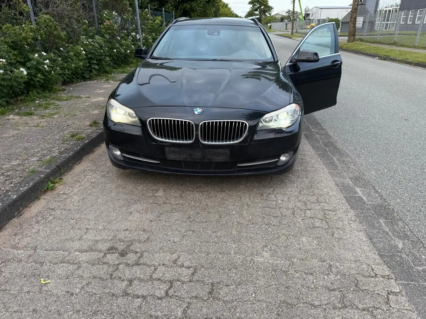 BMW 535 i Touring/A. Navi+Xenon+Leder+PDC Zwart - 2