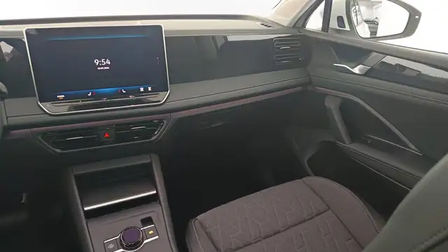 Volkswagen Tiguan view 13