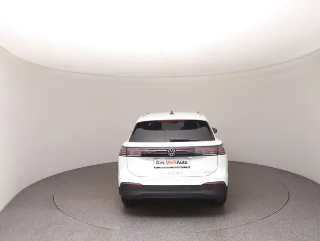 Volkswagen Tiguan view 6