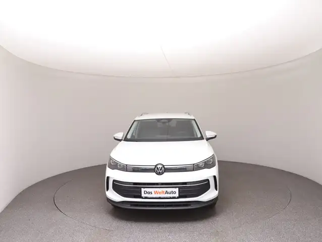 Volkswagen Tiguan view 3