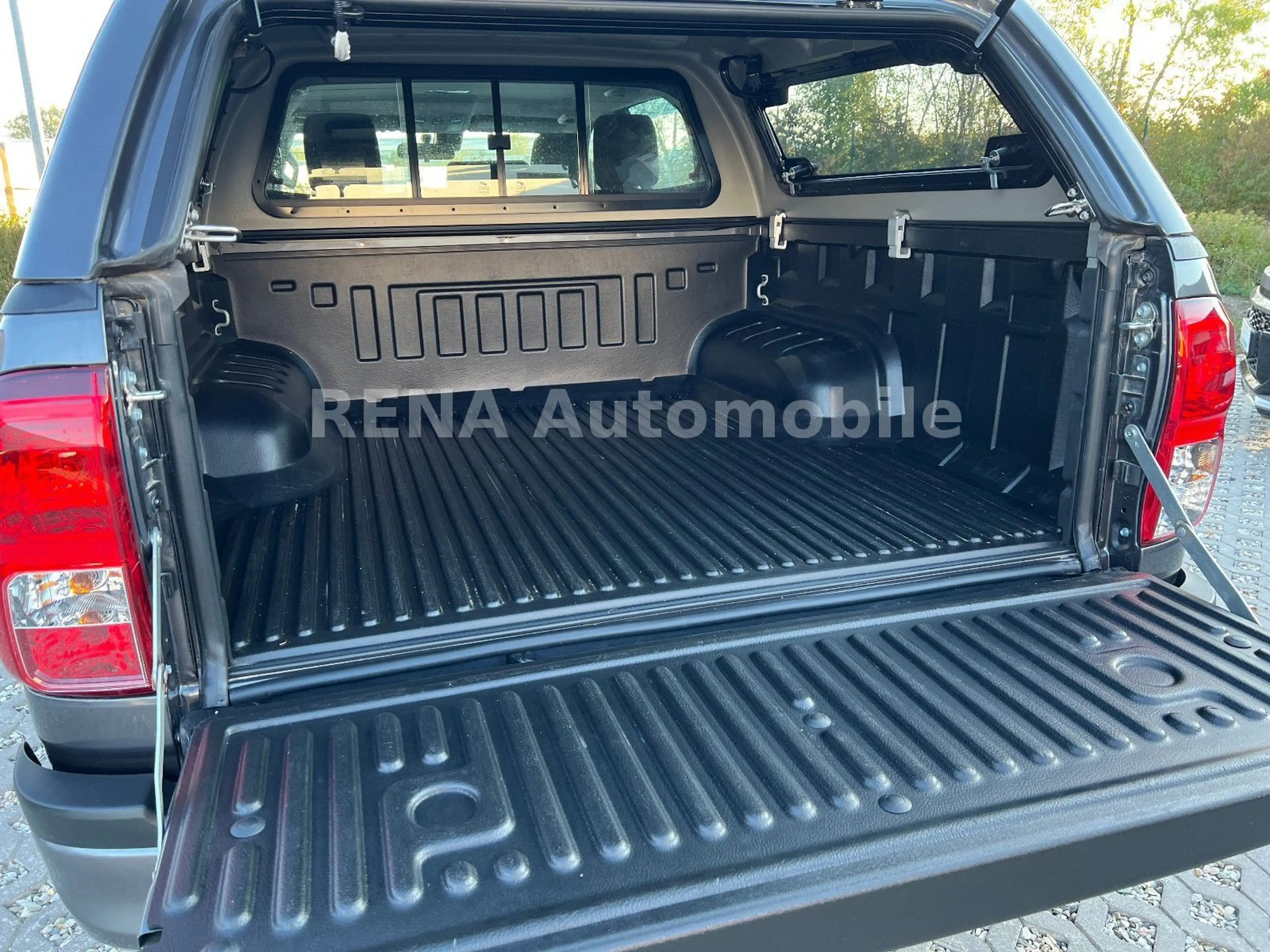 Toyota Hilux 2.4 Double Cab 4x4*Klima*APP*Hardtop*AHK* — photo 10