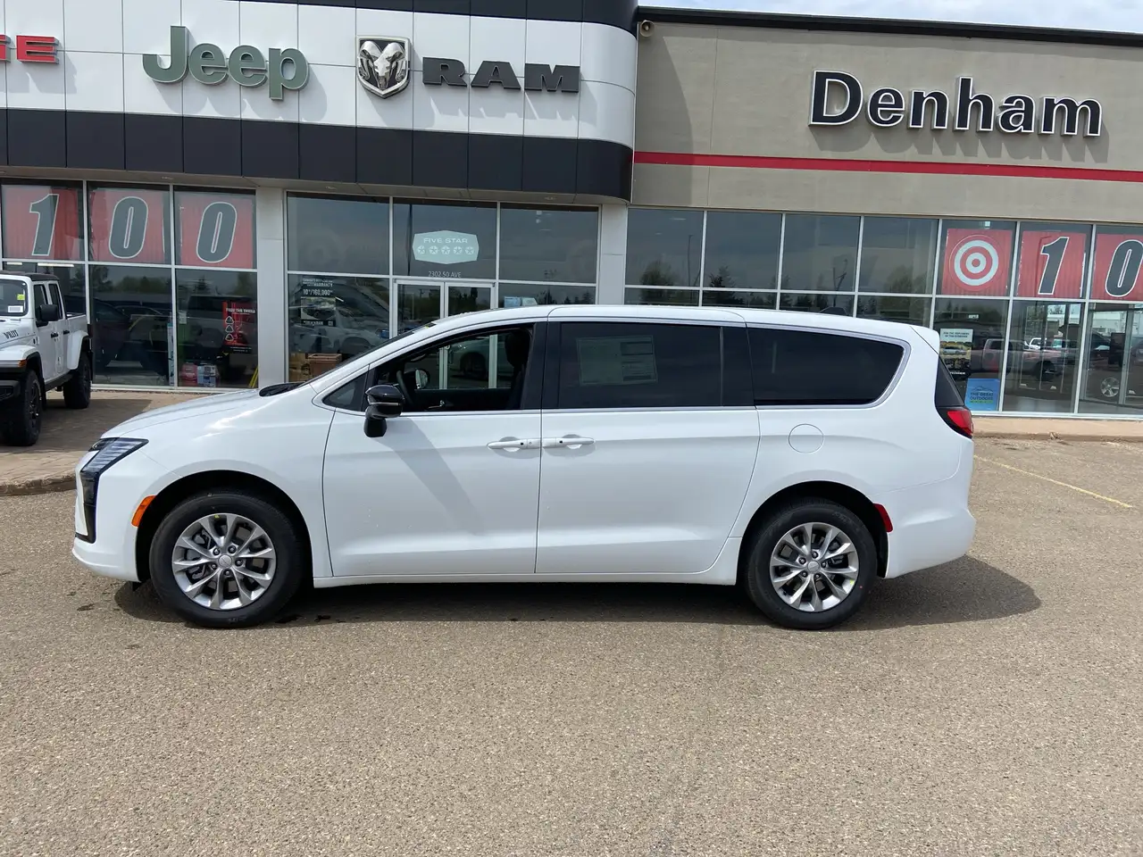 Chrysler Pacifica photo Chrysler Pacifica