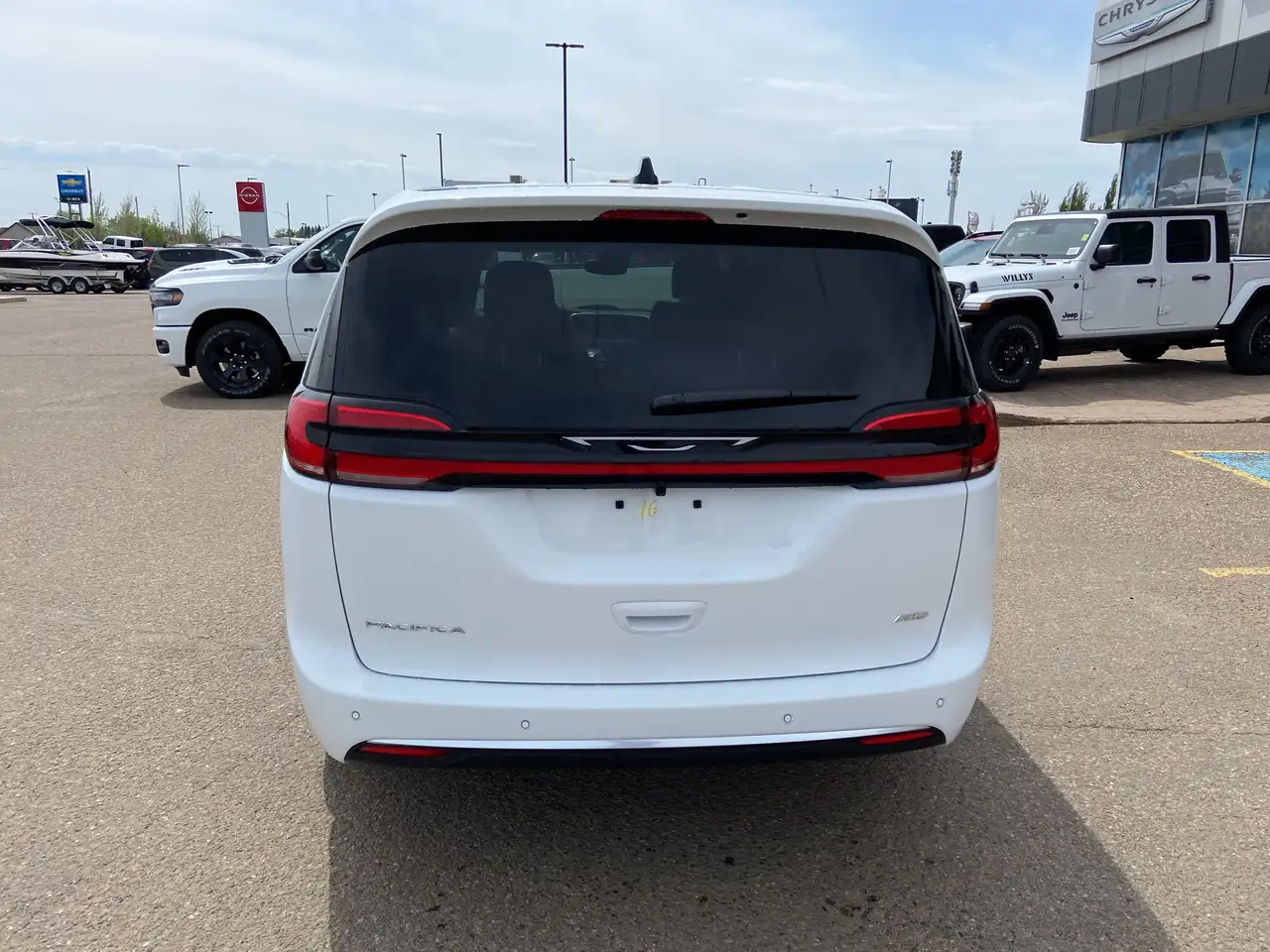 Chrysler Pacifica photo Chrysler Pacifica