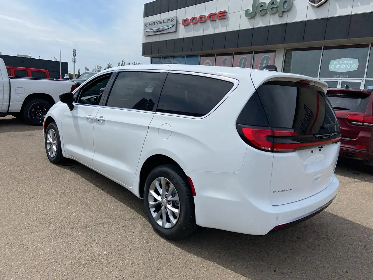 Chrysler Pacifica photo Chrysler Pacifica