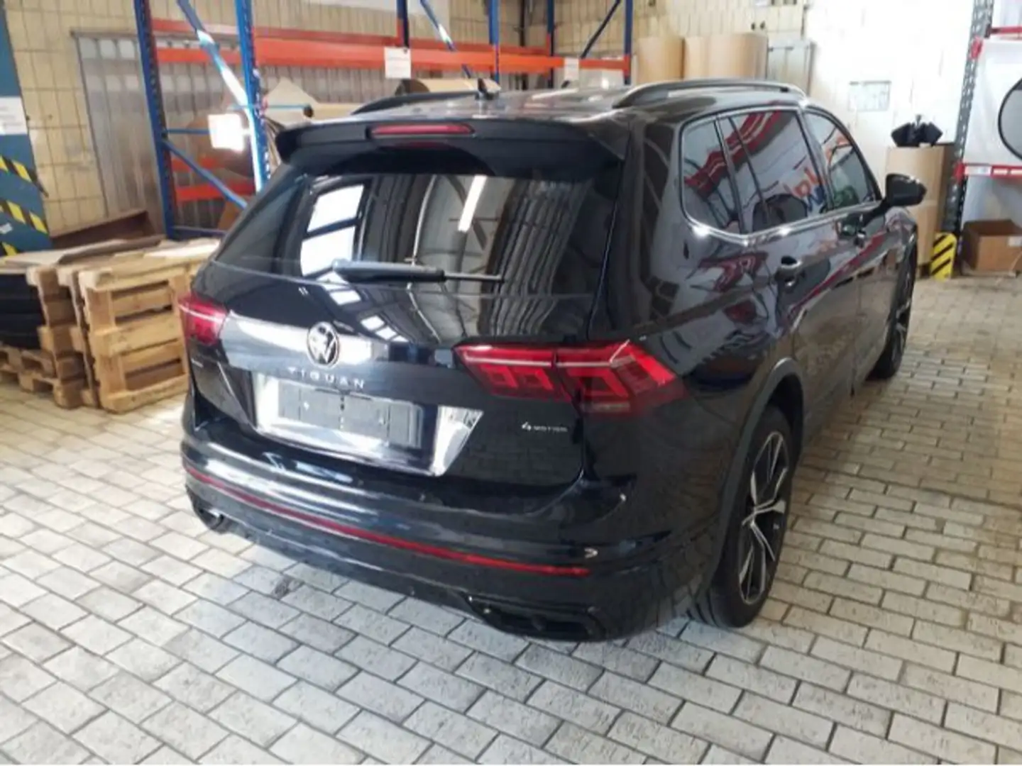 Volkswagen Tiguan Allspace 2.0 TDI DSG R-Line 4Motion 7-Sit Schwarz - 2