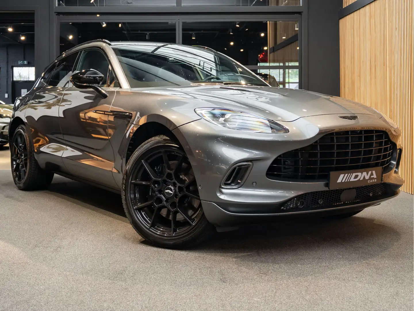 Aston Martin DBX V8 Ventilatie Carbon DBX 4.0 V8 22 Inch Grau - 1