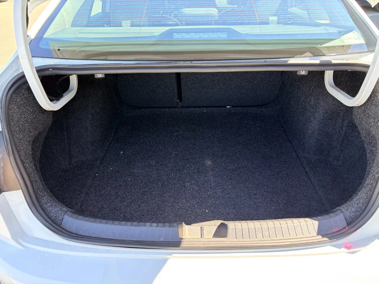 Volkswagen Jetta снимка Volkswagen Jetta
