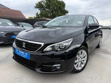 1.2i 110PK 5-DEURS STYLE NAVIGATIE CAMERA CARPLAY DAB PDC ALU