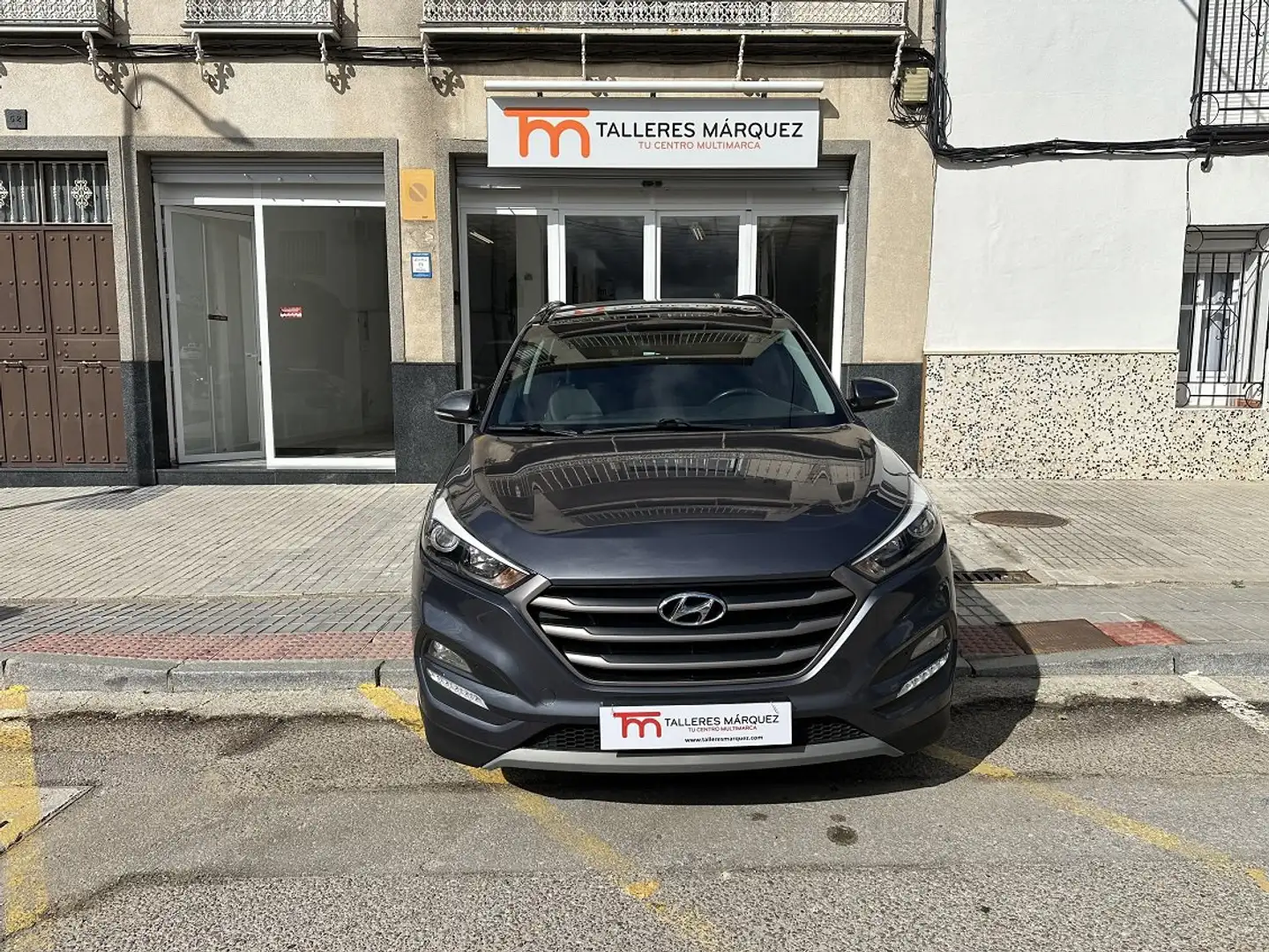 Hyundai TUCSON 2.0CRDI BD Tecno Sky Safe 4x2 Gris - 2