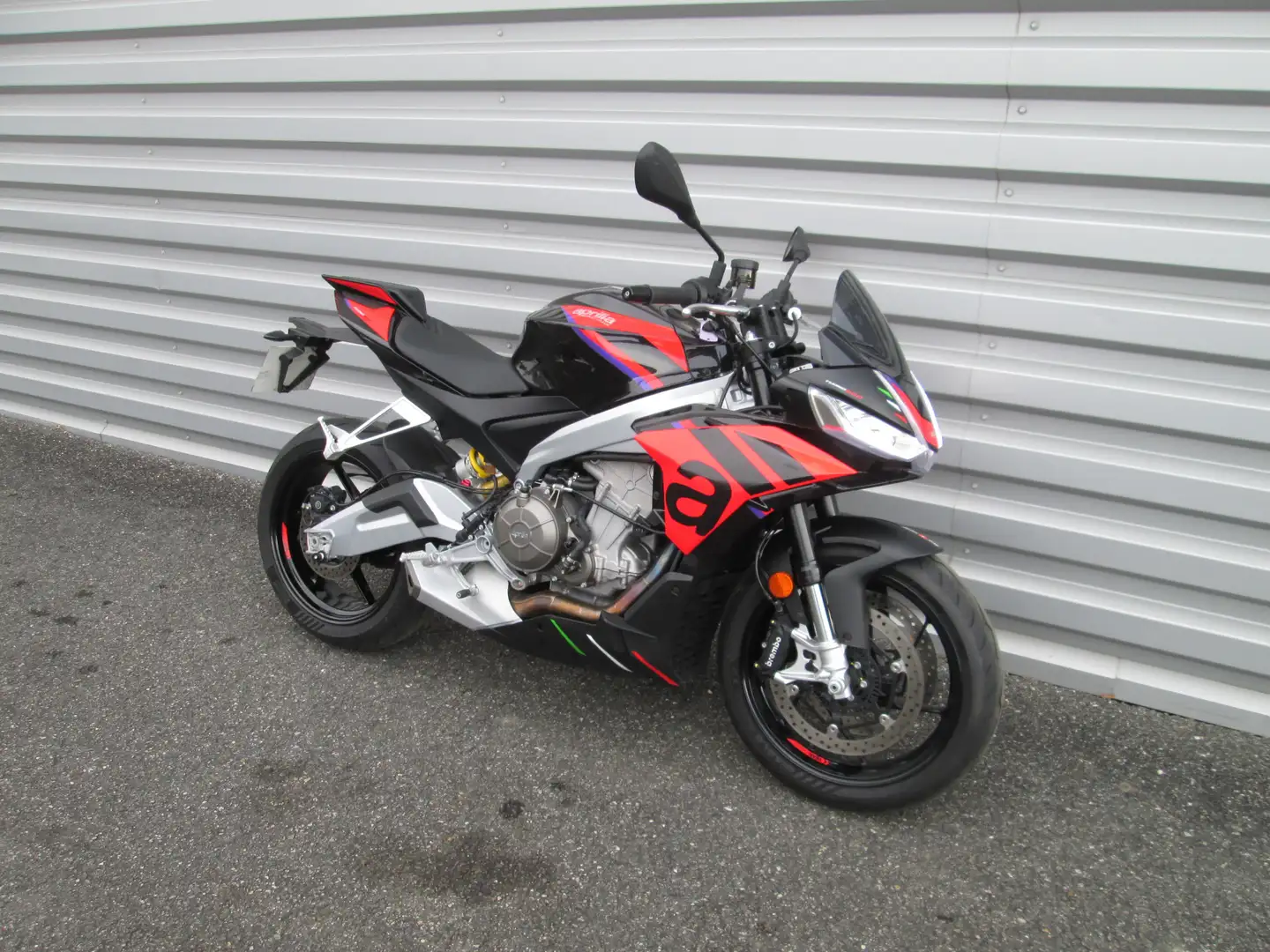 Aprilia Tuono Zwart - 1