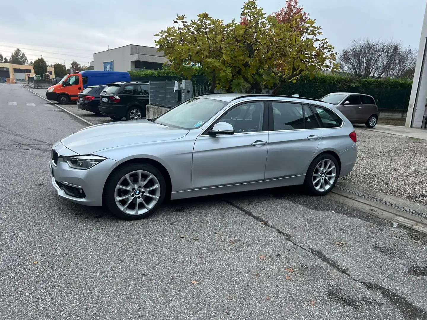 BMW 320 320d Touring Msport auto xDrive 4x4 Argento - 2