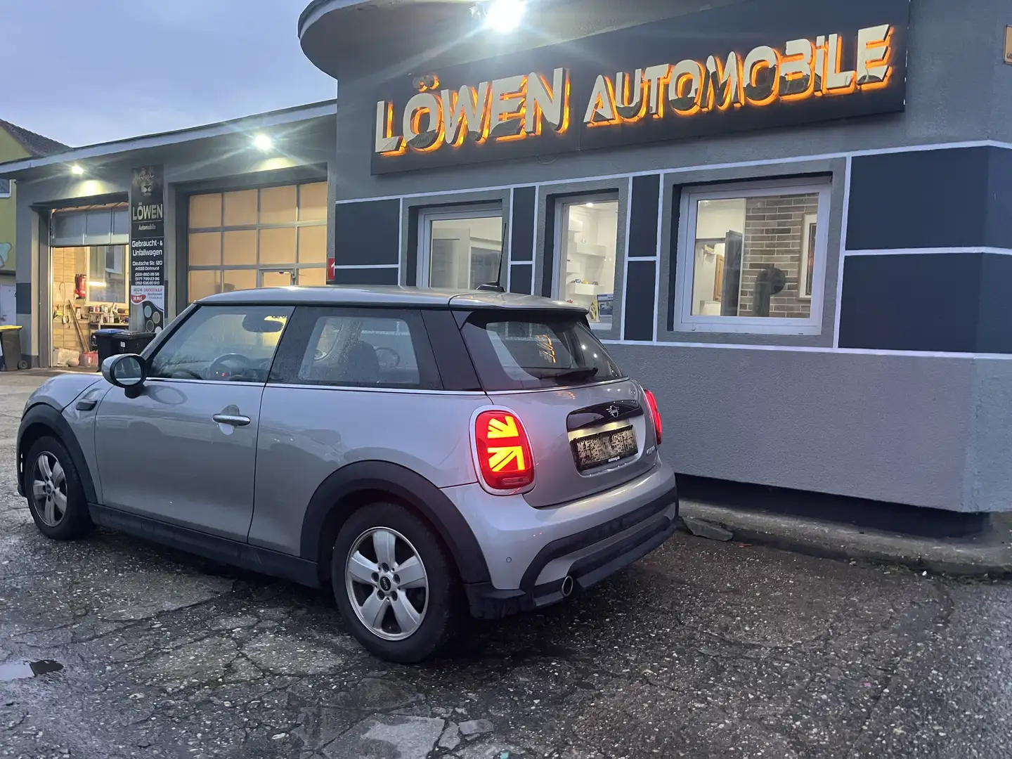 MINI Cooper Cooper Essential Trim "Fahrbereit" Gris - 2