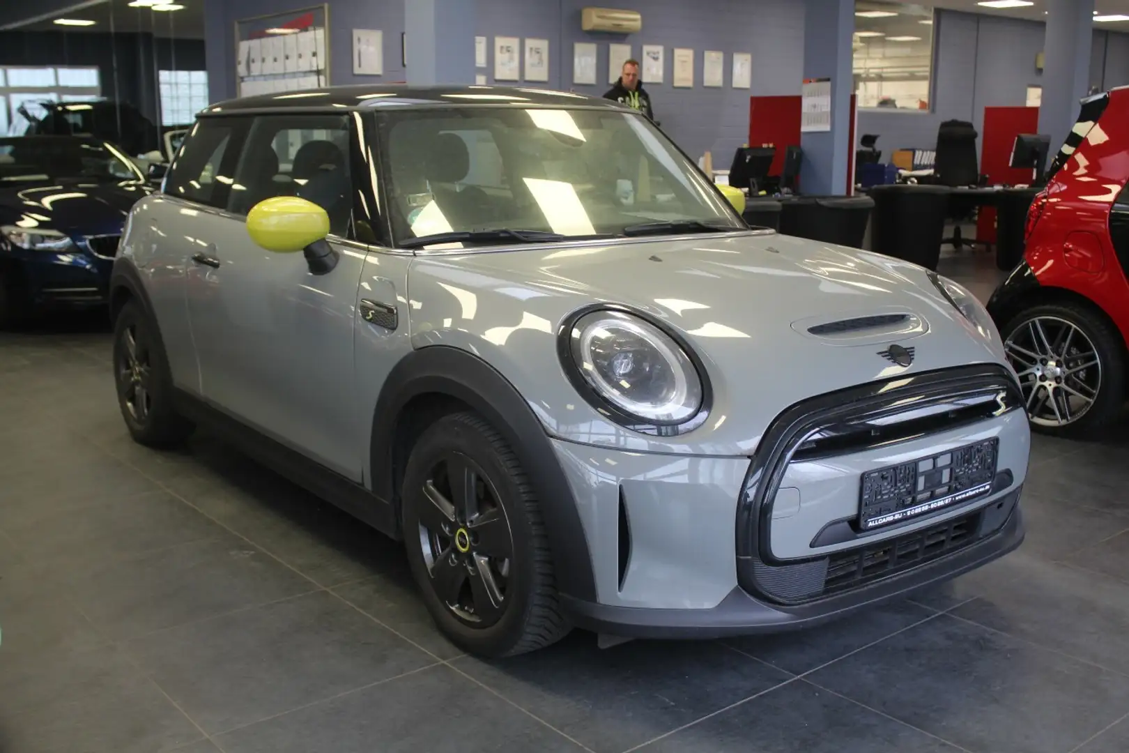 MINI Cooper SE Classic Trim Grün - 1