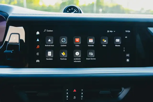 Porsche Cayenne view 29