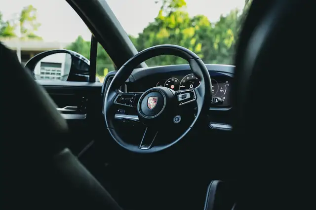 Porsche Cayenne view 16