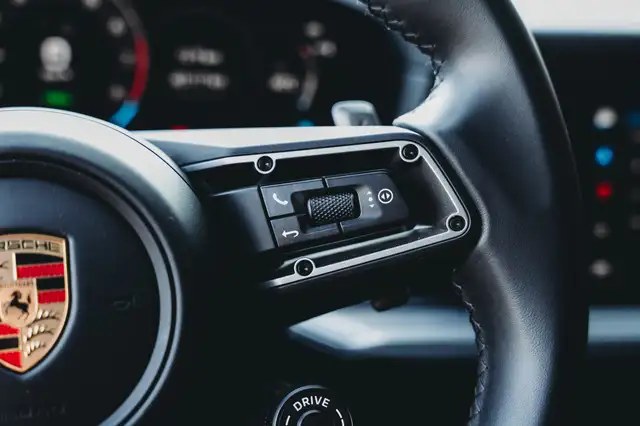 Porsche Cayenne view 25
