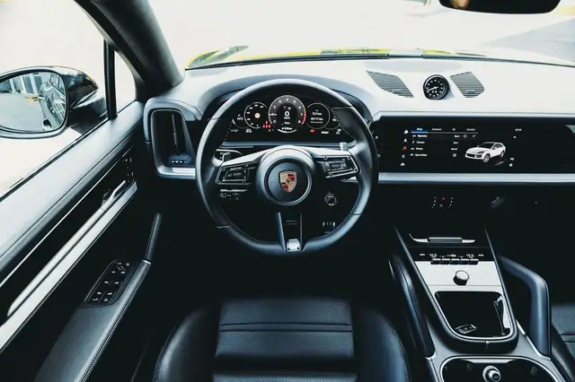 Porsche Cayenne view 15