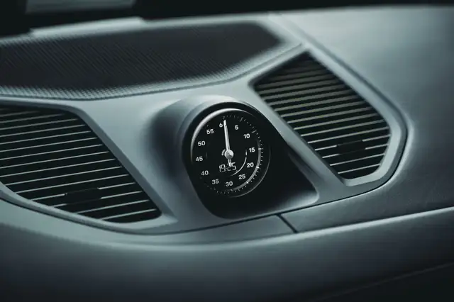 Porsche Cayenne view 27