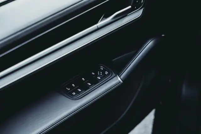 Porsche Cayenne view 11