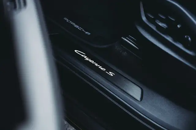 Porsche Cayenne view 10