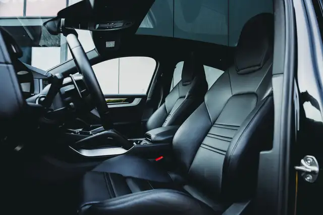Porsche Cayenne view 21