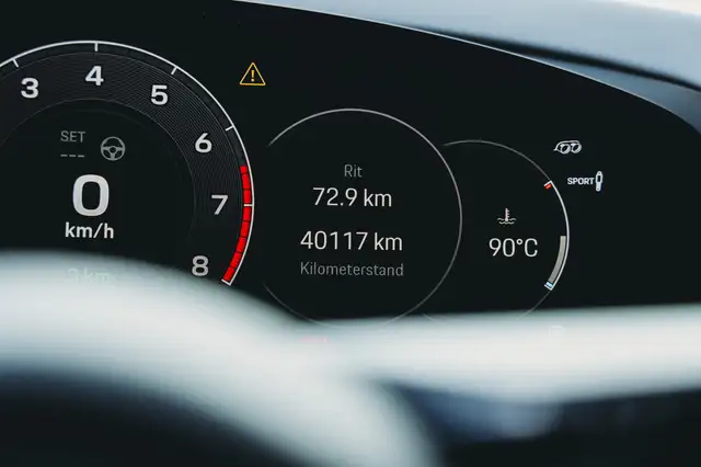 Porsche Cayenne view 26