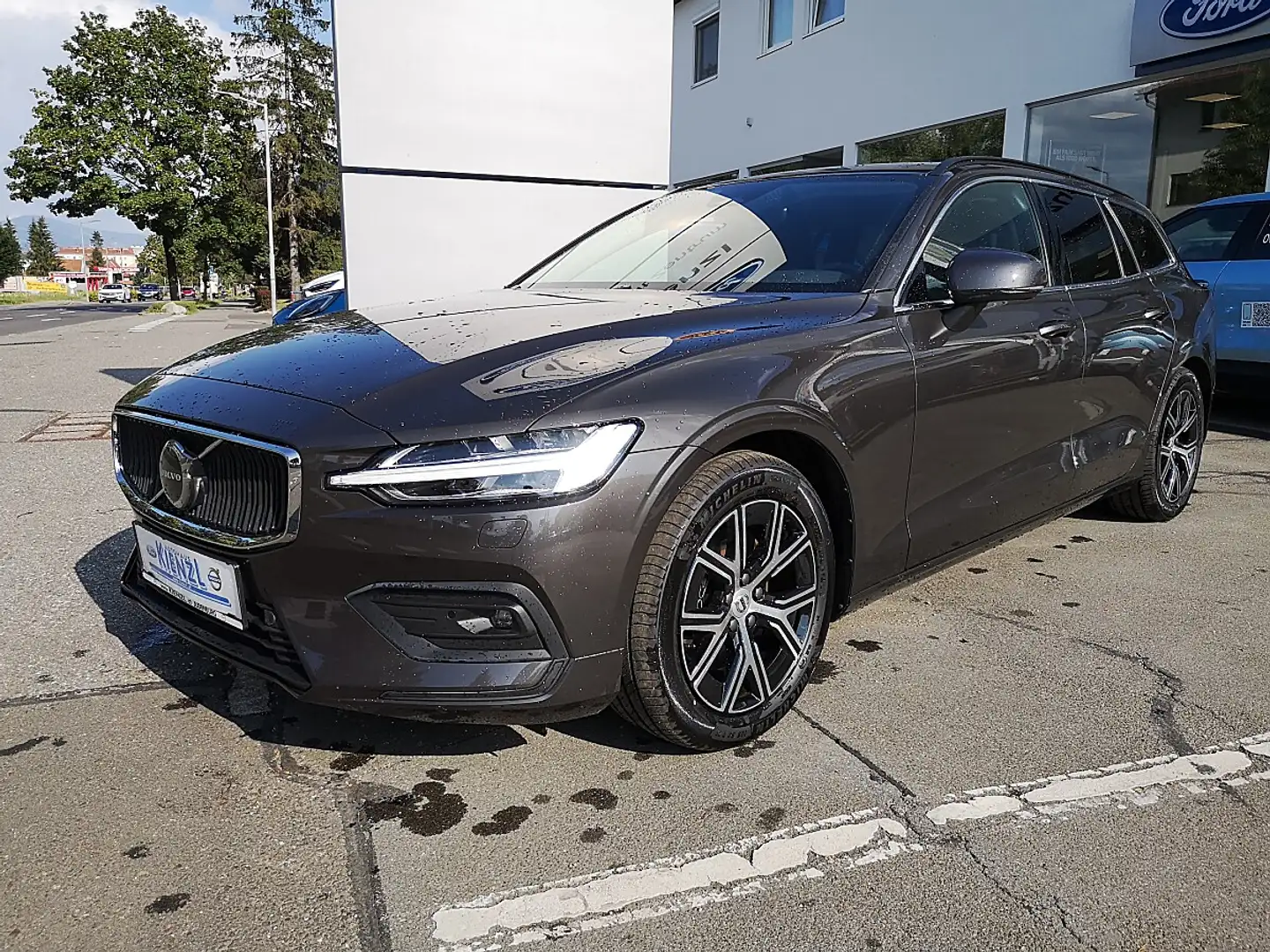 Volvo V60 B4 (P) Core Geartronic Grau - 1