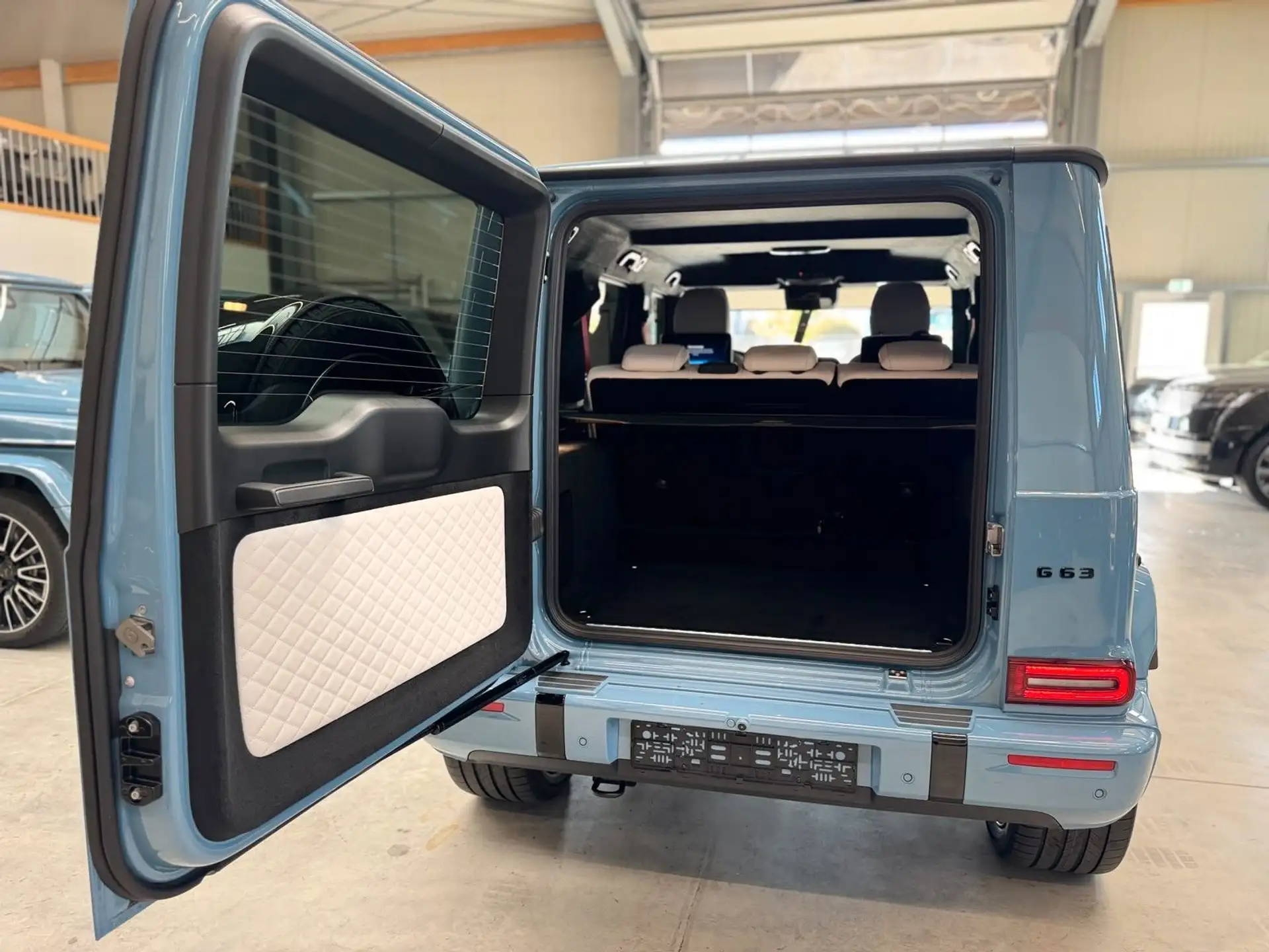 벤츠 G-Class G 63 AMG 2026 파랑 사진 4