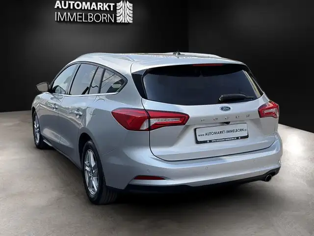 Ford Focus view 10