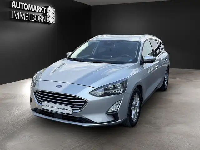 Ford Focus view 3
