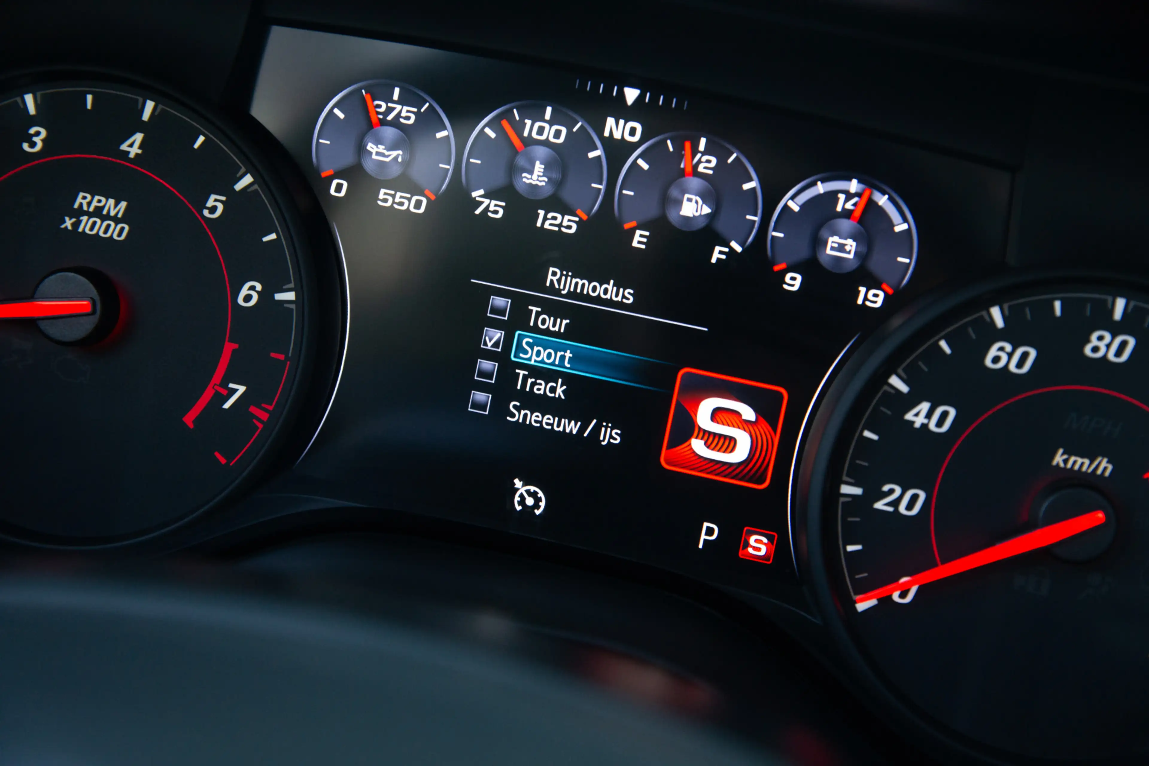 Chevrolet Camaro Convertible 6.2 V8 Touring — photo 14
