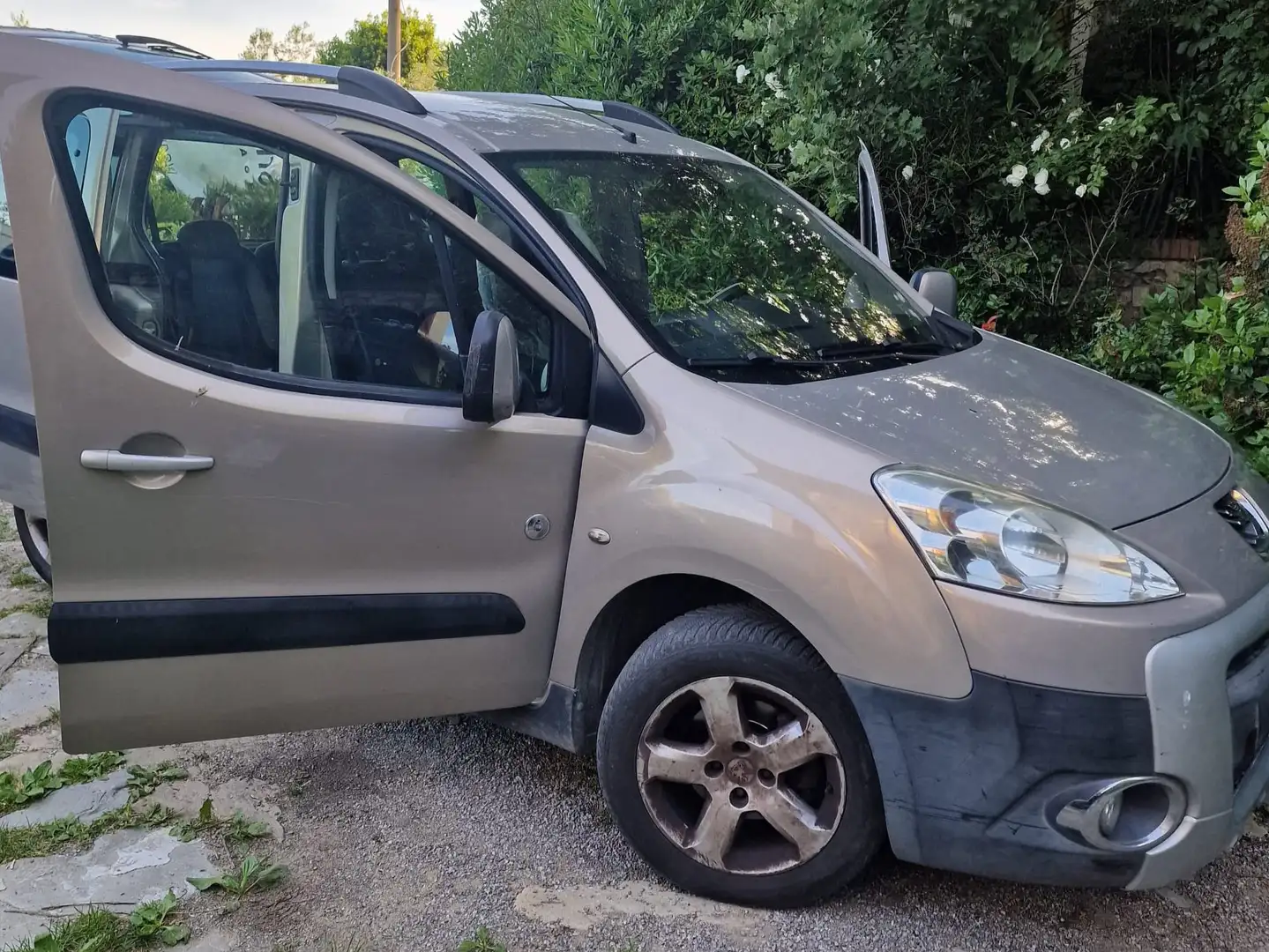 Peugeot Partner Partner Tepee 2008 Tepee 1.6 hdi Outdoor 92cv E5 Beige - 2
