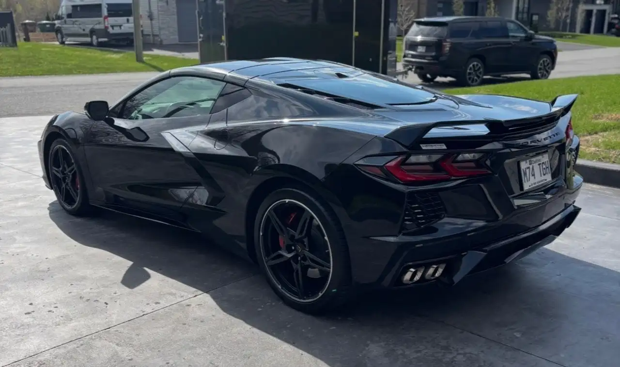 Chevrolet Corvette снимка Chevrolet Corvette