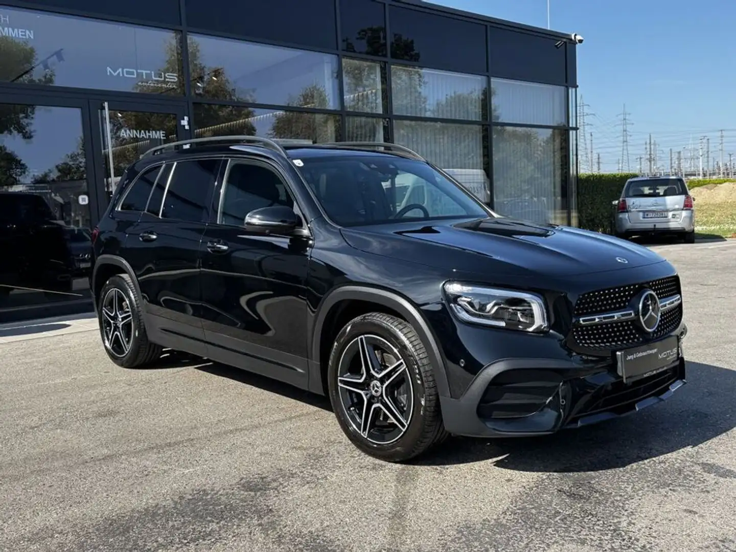 Mercedes-Benz GLB 220 d 4Matic Schwarz - 1