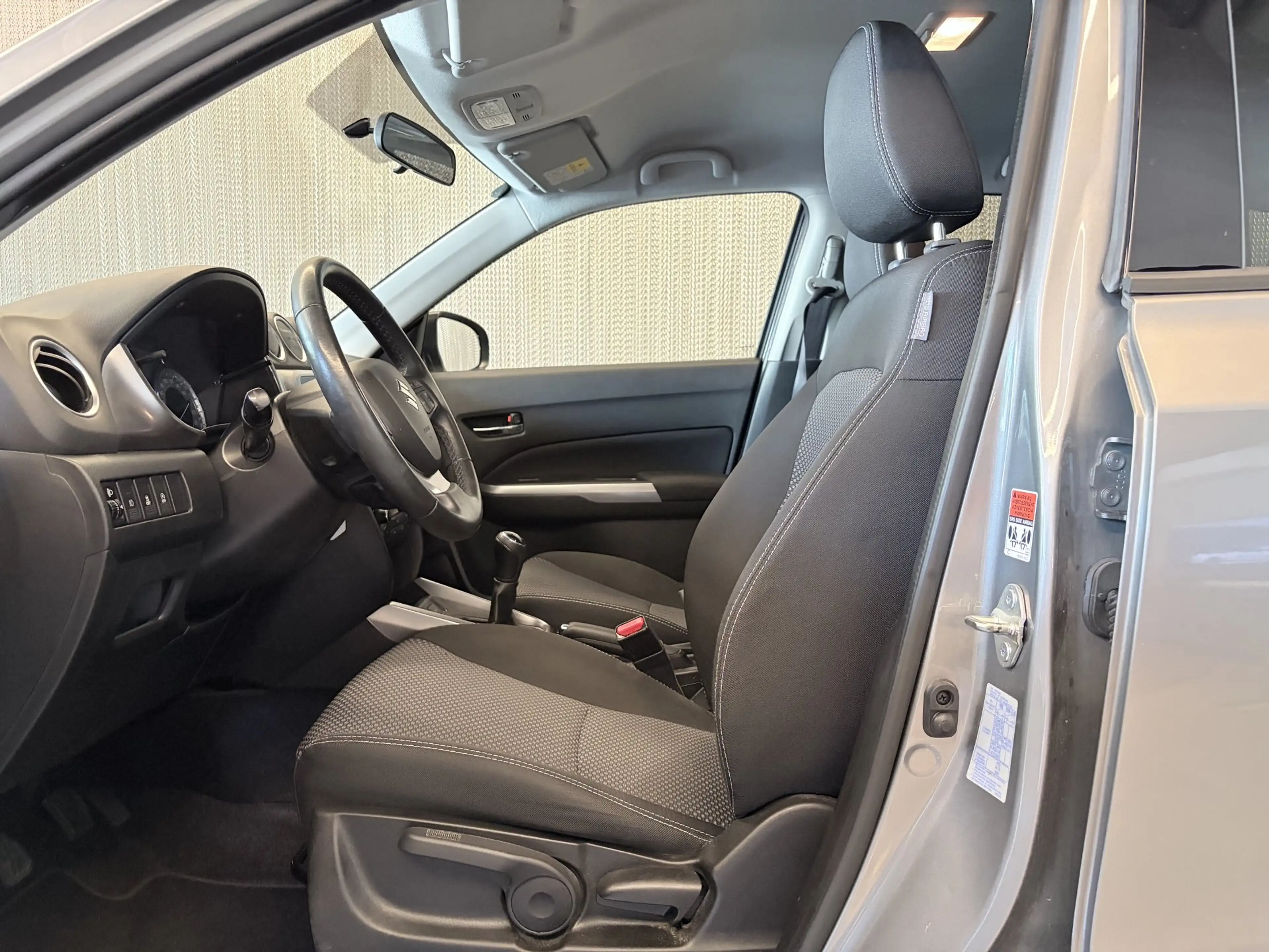 Suzuki Vitara 1,0 DITC shine — photo 8
